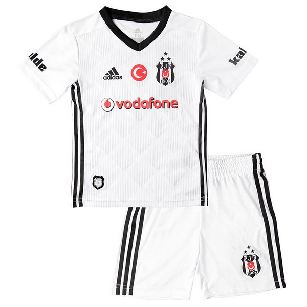 Maillot De Foot Beşiktaş Enfant 17/18 Domicile Un ensemble Maillot De Foot Beşiktaş Enfant 17/18 Domicile Un ensemble